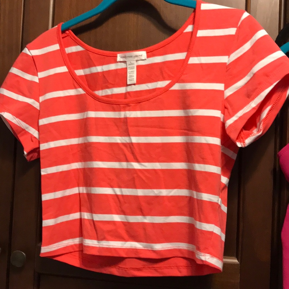 women’s crop top